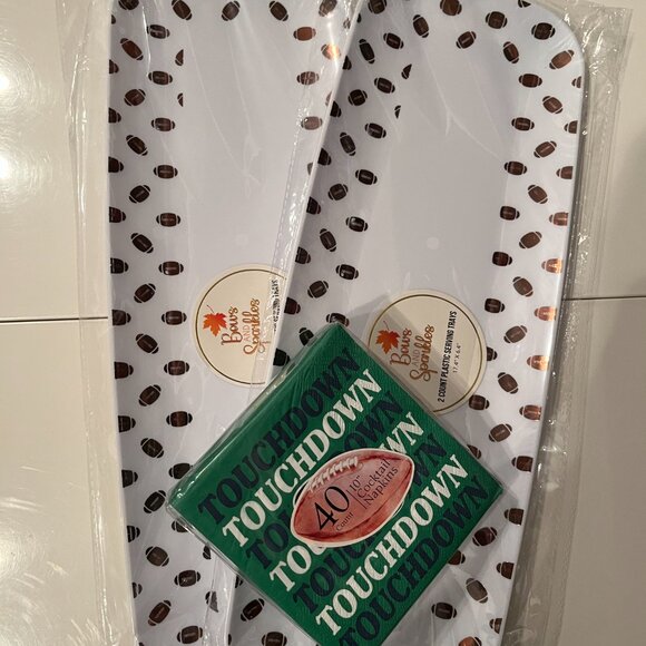 Football Plastic Serving Trays (4) and Football Napkins (new)/ps/x)) - Picture 11 of 15